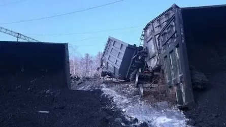 Ресейдің Амур облысында жүк пойызының 35 вагоны рельстен шықты