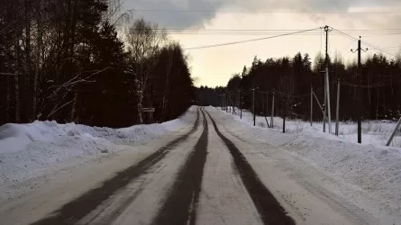 Пассажирский автобус из России застрял на трассе в Казахстане 