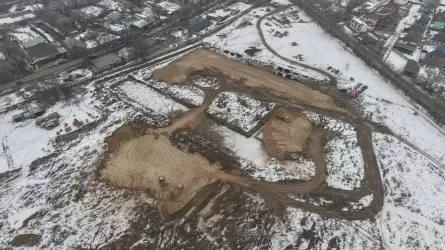 Алматыда заңсыз салынған тұрғын үй кешенін бұзу жұмыстары басталды