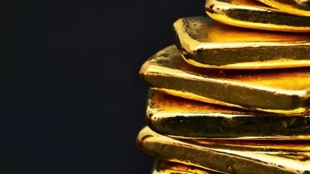 Золото вновь бьет рекорды: цена превысила 5200 долларов