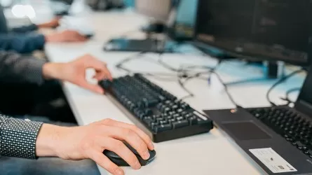 Премьер РК призвал чиновников прекратить отчеты и работать по-новому 