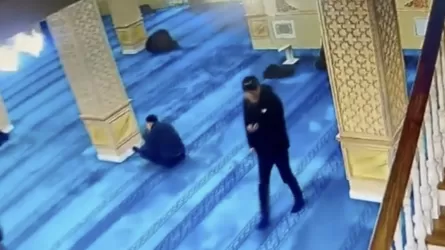 Алматыда мешітте намаз уақытында ұрлық жасаған ер адам ұсталды