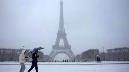 Парижде жауған қалың қар жолдарда бұрын-соңды болмаған кептелістерге әкелді