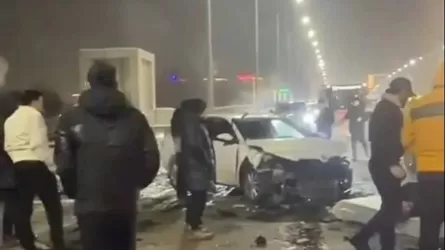 Астанадағы көпірде 3 көлік соқтығысып, 2 адам қаза тапты