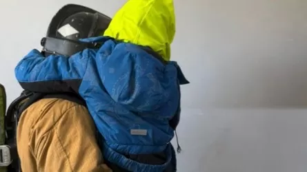 Пожар в Астане: спасатели эвакуировали детей 