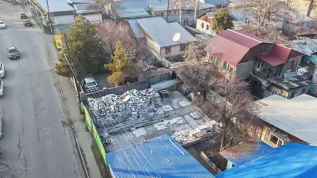 Незаконное здание опять снесли в Алматы