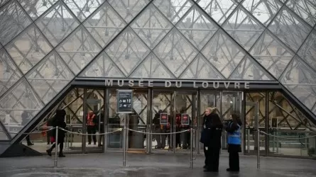 Париждегі Лувр музейі ереуілге байланысты жабылды