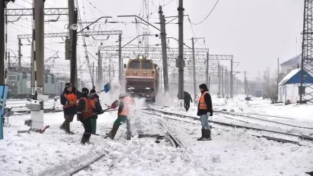 Қостанайда жолаушылар пойызын тоқтатқан жасөспірімнің ата-анасына айыппұл салынды