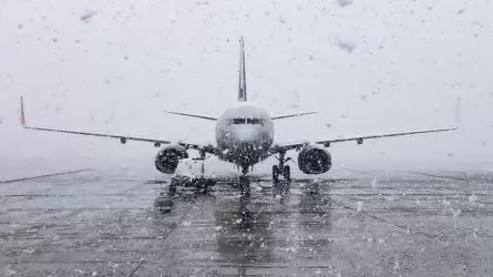 Ледяной дождь парализовал работу аэропортов Европы