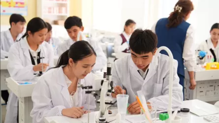 Более миллиона сельских школьников получили возможность учиться в новых школах 