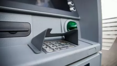 Создадут базу лиц, снимающих наличку: новое правило о банкоматах породило фейк 