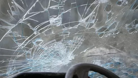 Автобус с 50 пассажирами слетел с дороги в Казахстане 