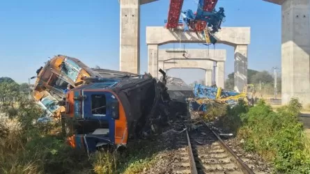 Таиландта жолаушылар пойызына кран құлап, 22 адам қаза тапты