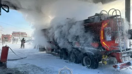 Бензовоз вспыхнул в Павлодаре, серьезно пострадал работник 