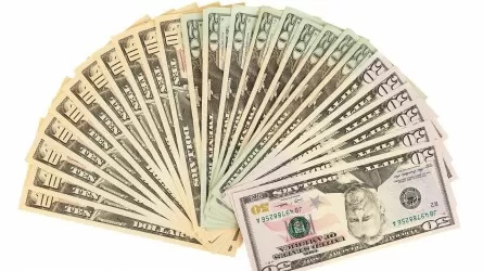 Официальный курс против рынка: доллар остается на высоких позициях 