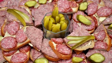 Скрытая угроза в колбасе и соусах: выводы ученых 