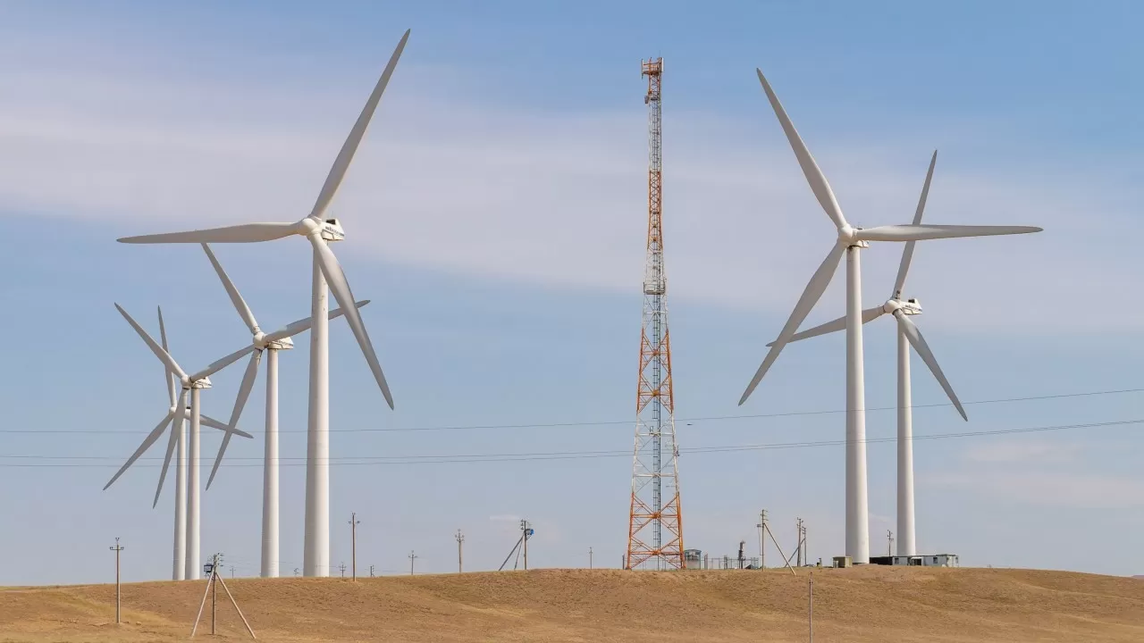 Крупный "зеленый" ветропарк в Казахстане решили строить в долг 