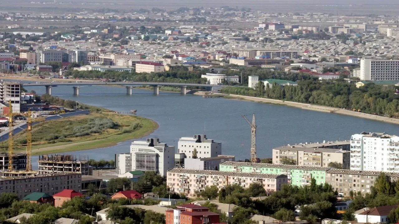В Атырау планируют разделение города на два административных района