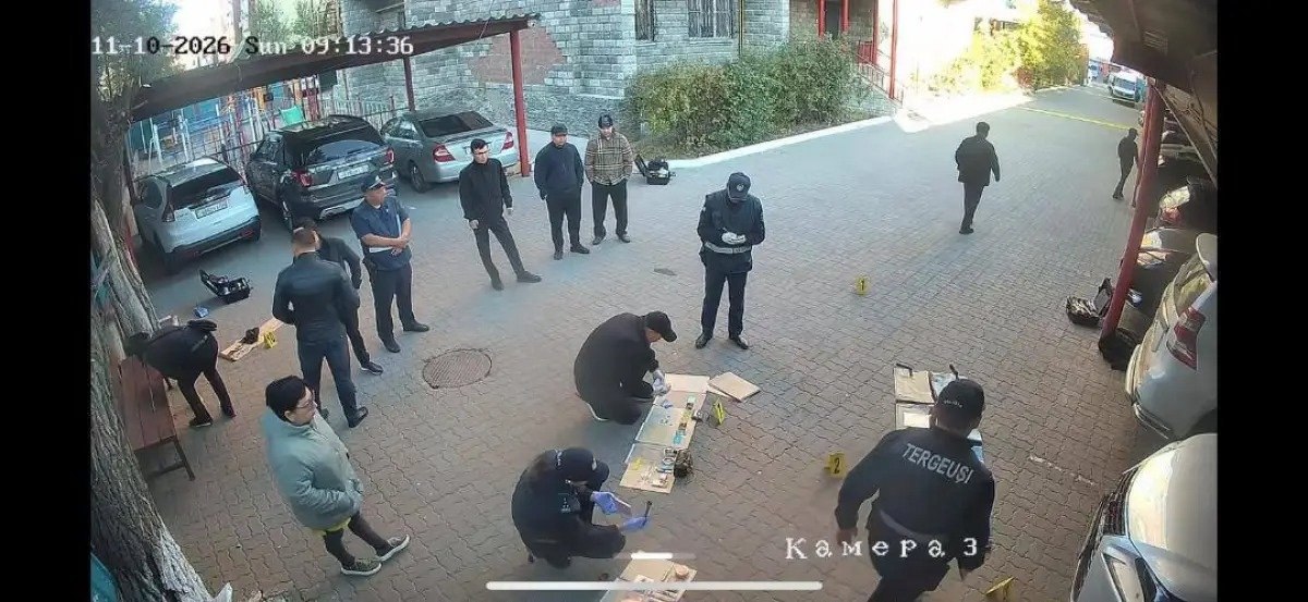 Ақтөбеде көпқабатты үйдің ауласында 35 жастағы әйелді пышақтап кетті