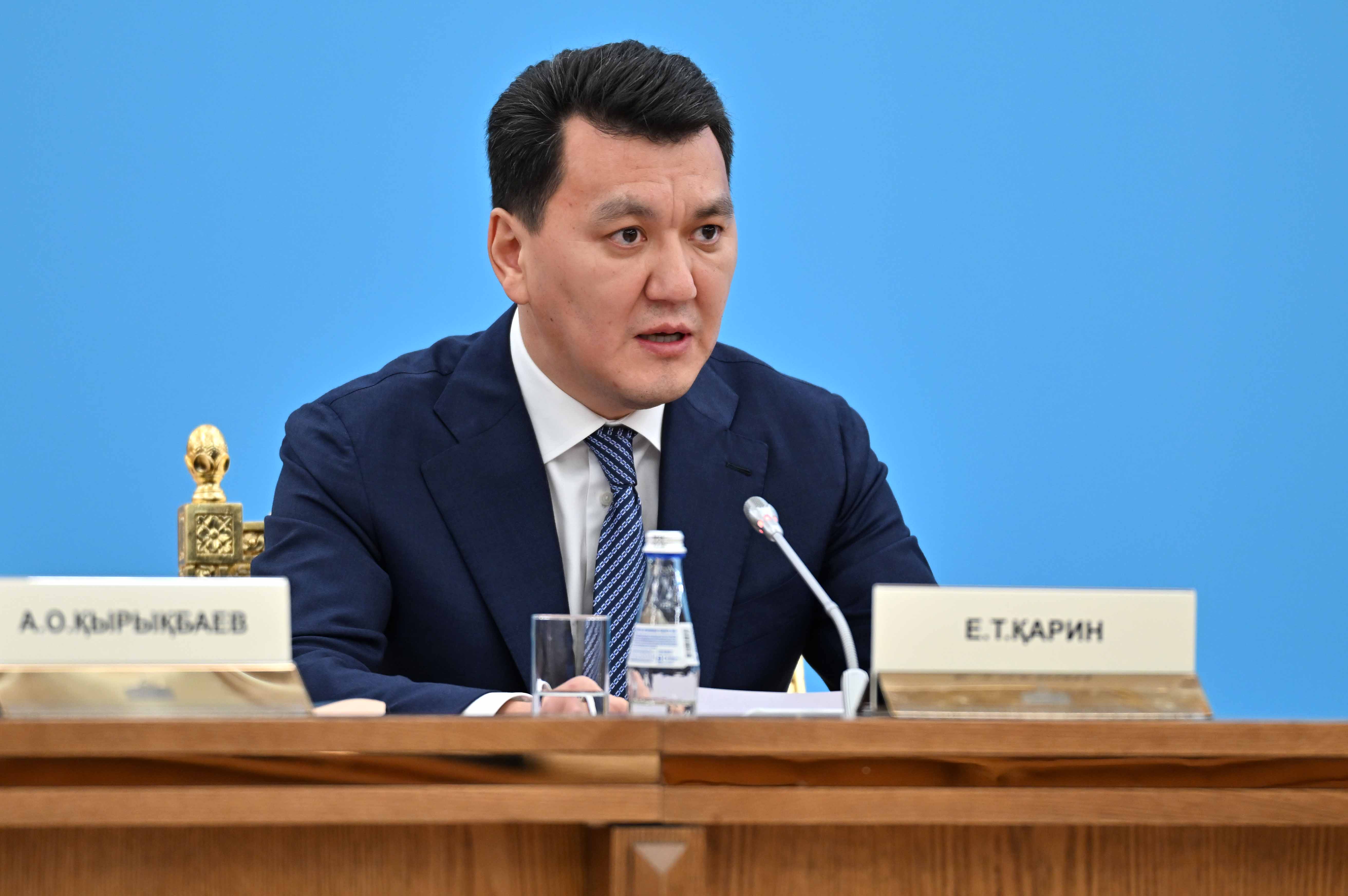 Ерлан Қарин ұстаздарды қолдаудың нәтижелерін атап өтті