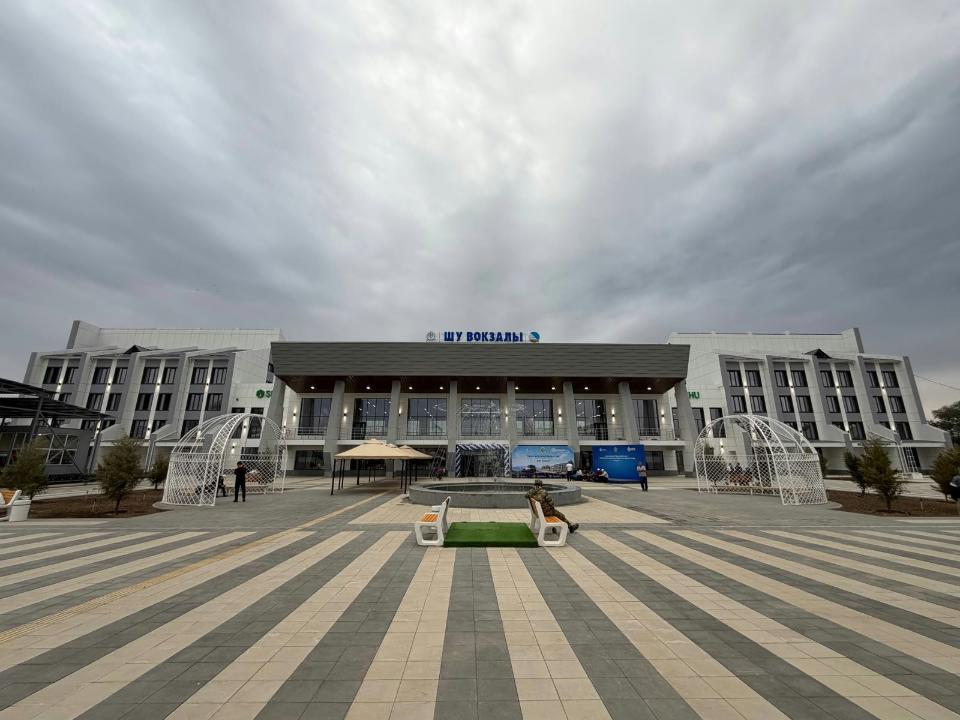 Шу станциясының теміржол вокзалы қайта жаңғыртудан кейін ашылды
