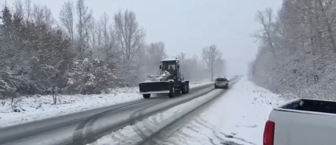 Еліміздің шығысында қар жауып, қозғалыс қиындады: Автожолдар уақытша жабық