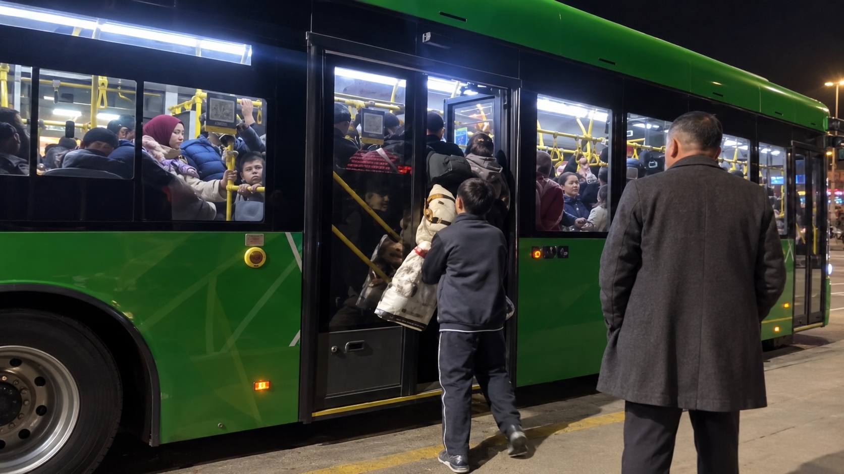 Алматыда автобустағы адам кептелісіне қатысты басқарма жауап берді
