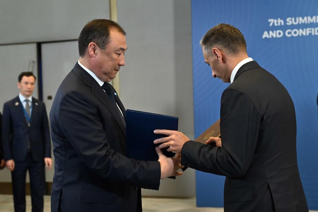 "Одно окно" и единый документ: Казахстан и Азербайджан меняют работу Среднего коридора 