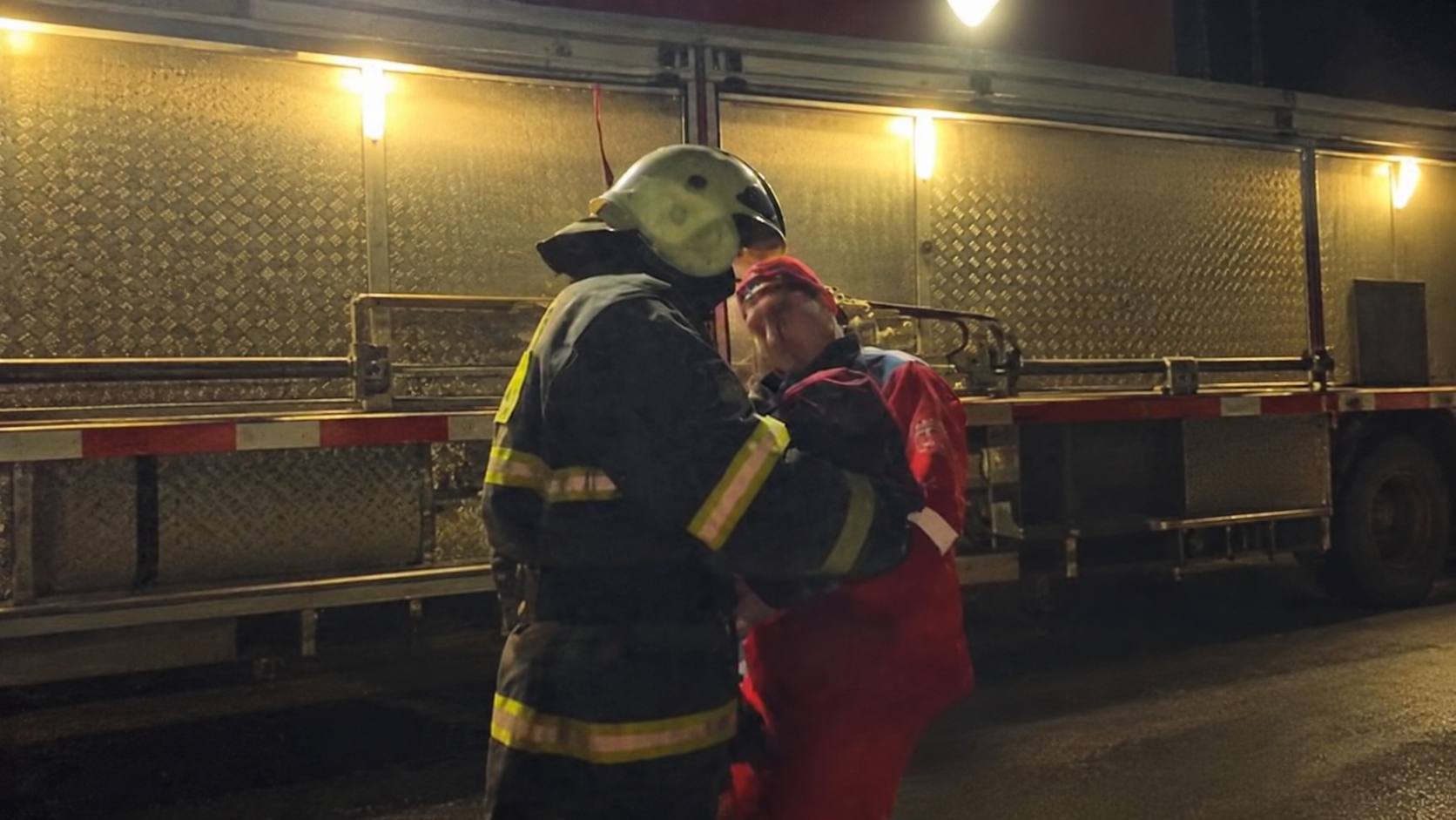 Сәтбаев қаласында құтқарушылар өрт кезінде 14 адамды эвакуациялады