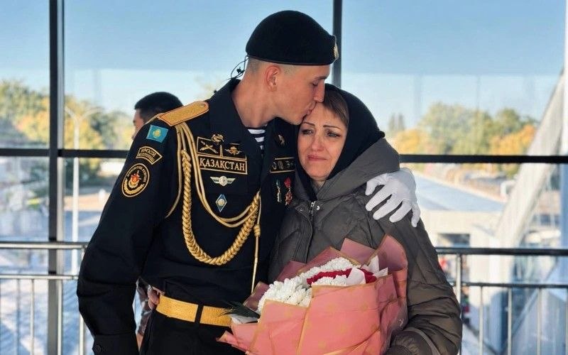 Маңғыстаудағы оқиғадан аман қалған сарбаздың бірі Никита Удалов Оралға оралды