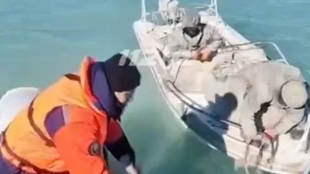Құтқарушылар Балқаш көлінен екі балықшыны эвакуациялады