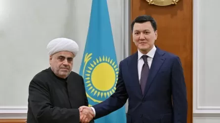Карин провел ряд двусторонних встреч в рамках заседания секретариата Съезда лидеров мировых религий