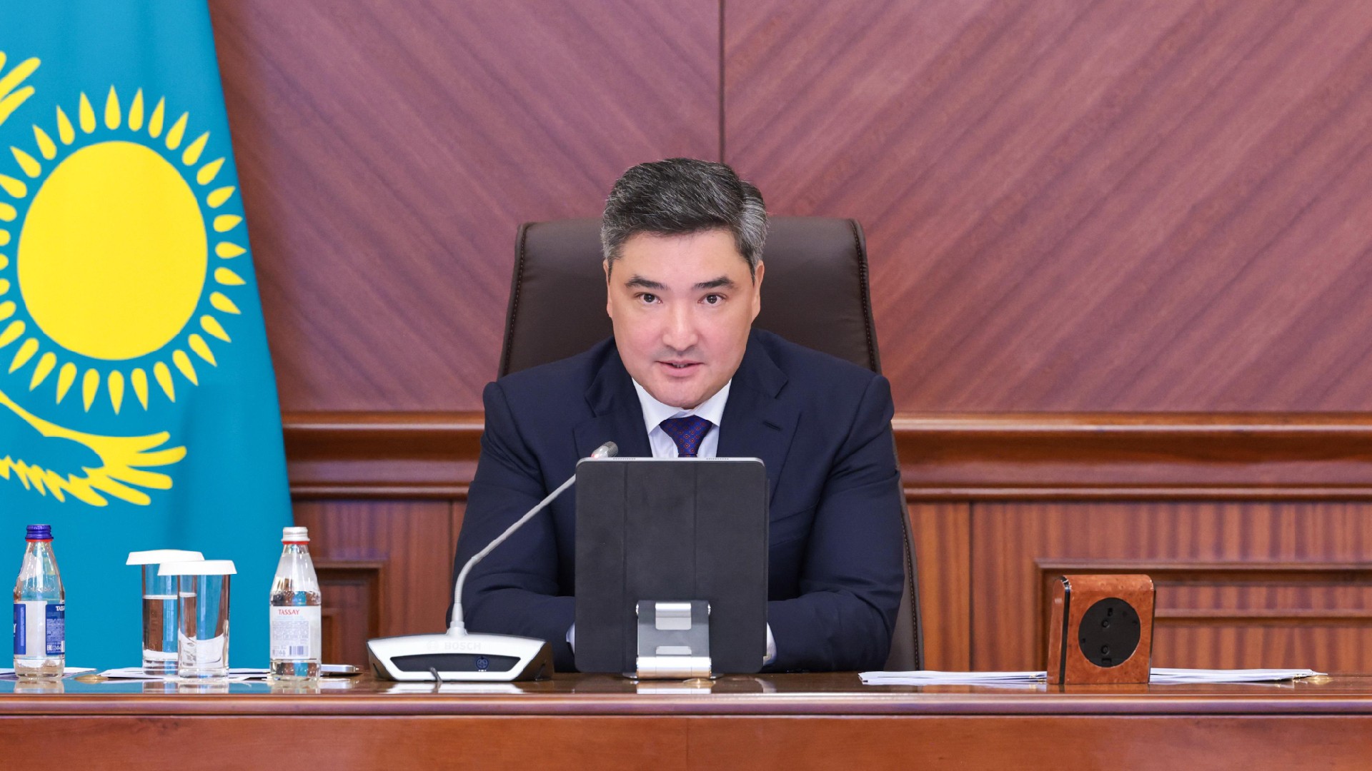 Ауқатты азаматтар мемлекеттен көмек алмауы тиіс &ndash; Олжас Бектенов
