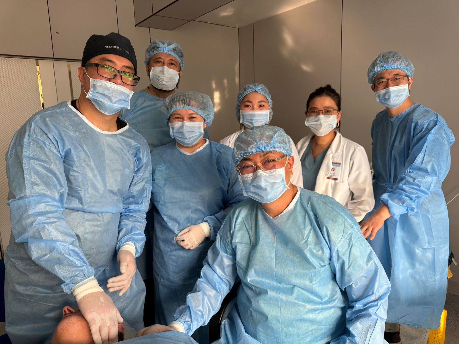 Алматыда дәрігерлер қалқанша безінің түйінді ісіктерін емдеудің бірегей әдісін қолданды