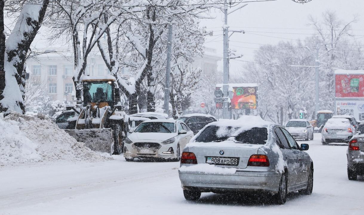Қалың қар тараздықтарды әбігерге салды
