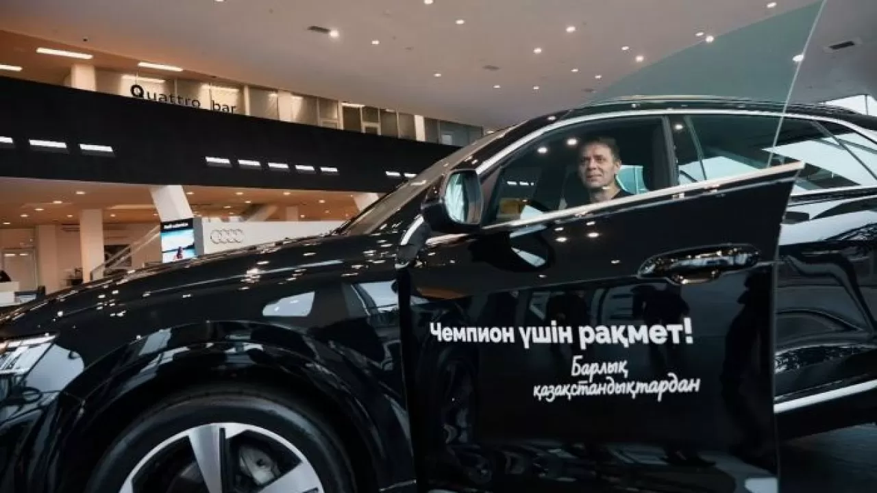 Танымал кәсіпкер Михаил Шайдоровтың әкесіне көлік сыйлады 