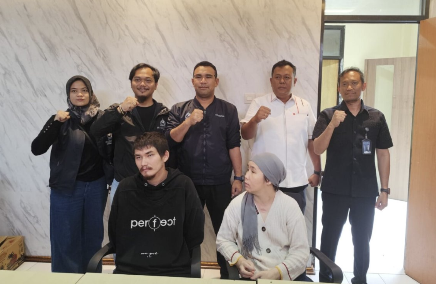 Атыраудағы жоғалған отбасы: Күдікті күйеубала мен оның әйелінің ұсталған видеосы жарияланды