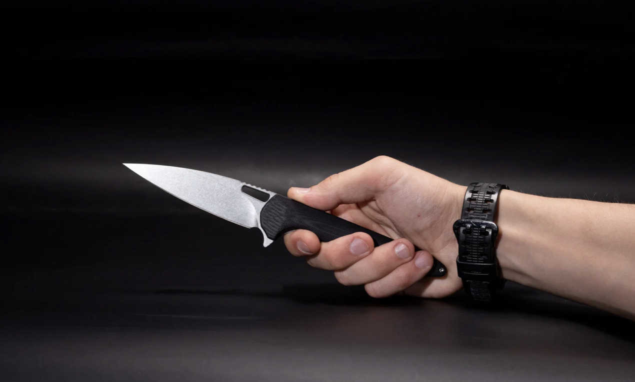 Қостанайда алимент төлеуден қашқан ер адам сот орындаушысының бетін тілген