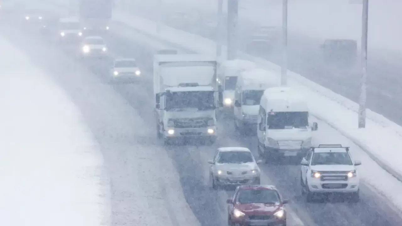 2400 автомобилей сопроводили полицейские Акмолинской области из-за метели