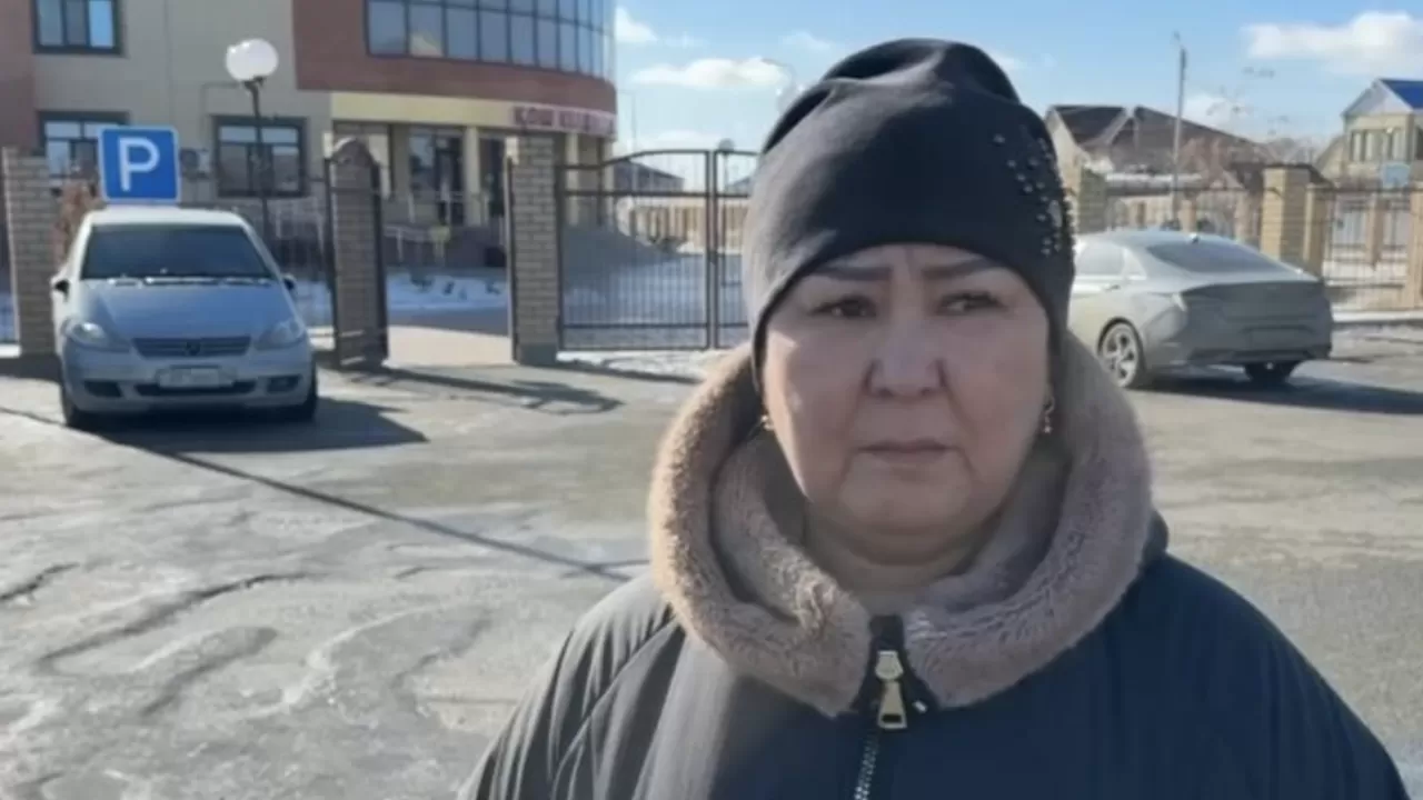 "Буллинг құрбаны болды": Атырауда қатарластарын балтамен қуған оқушының анасы мәлімдеме жасады