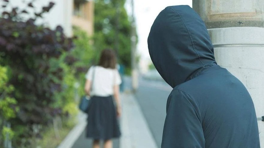 БҚО-да сталкинг жасаған ер адамға айыппұл салынды