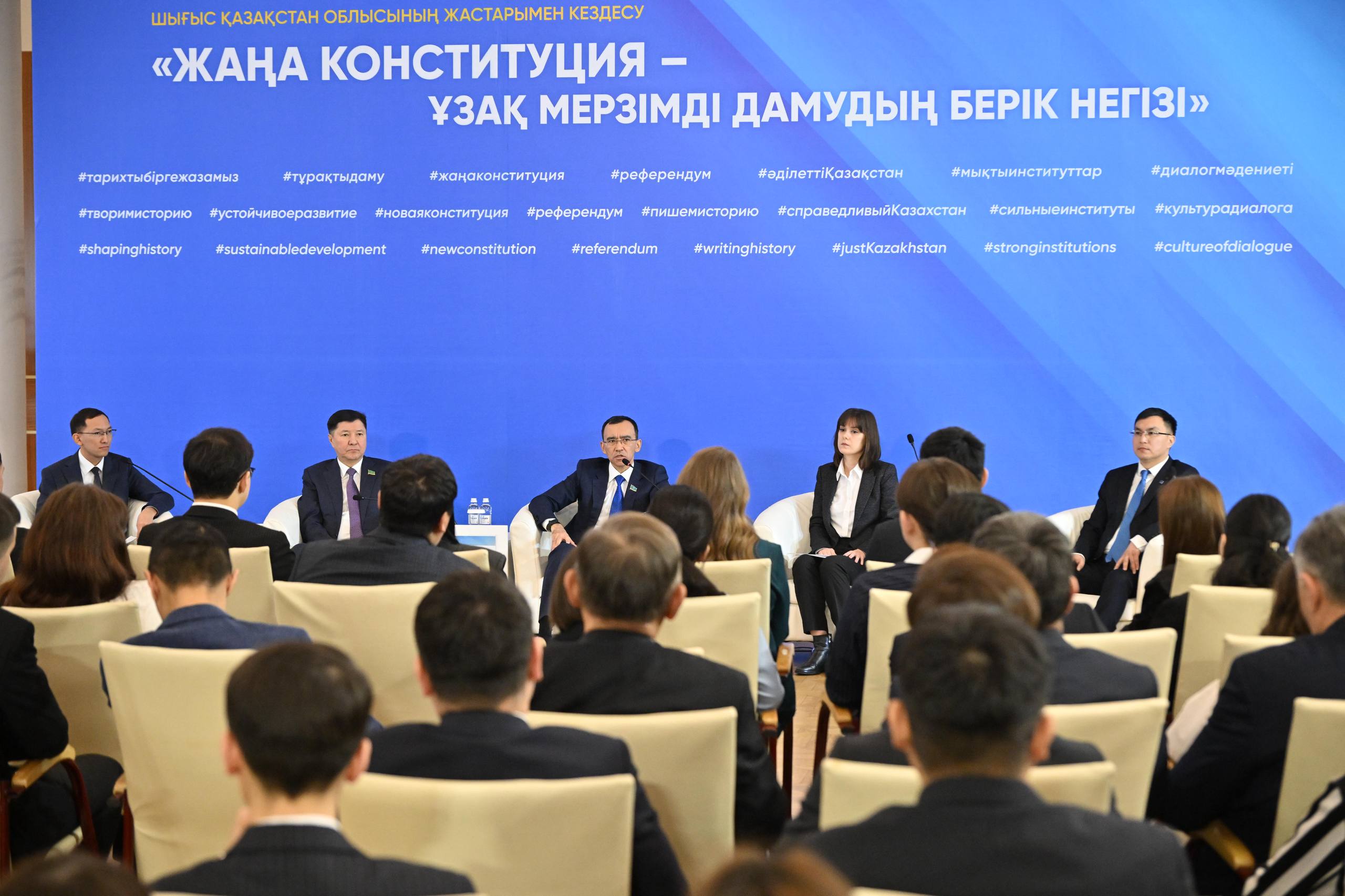 Сенат төрағасы шығыс жастарымен кездесті