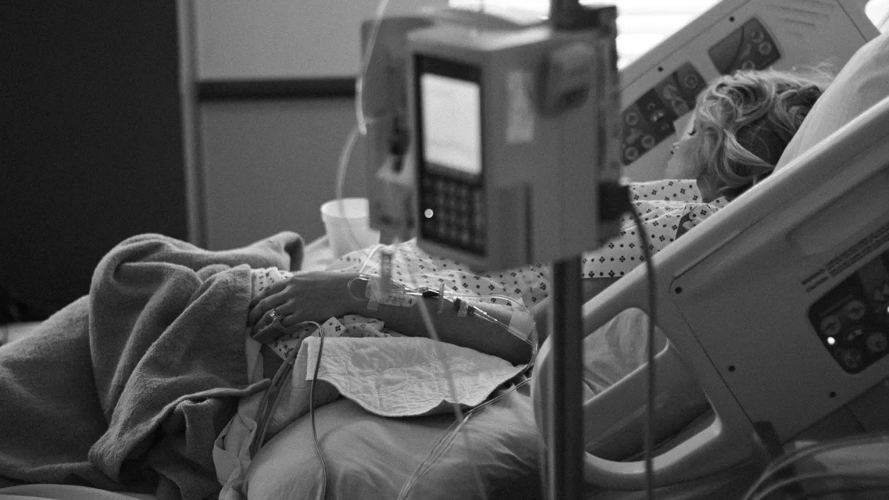 Школьницу госпитализировали после отравления уксусом  