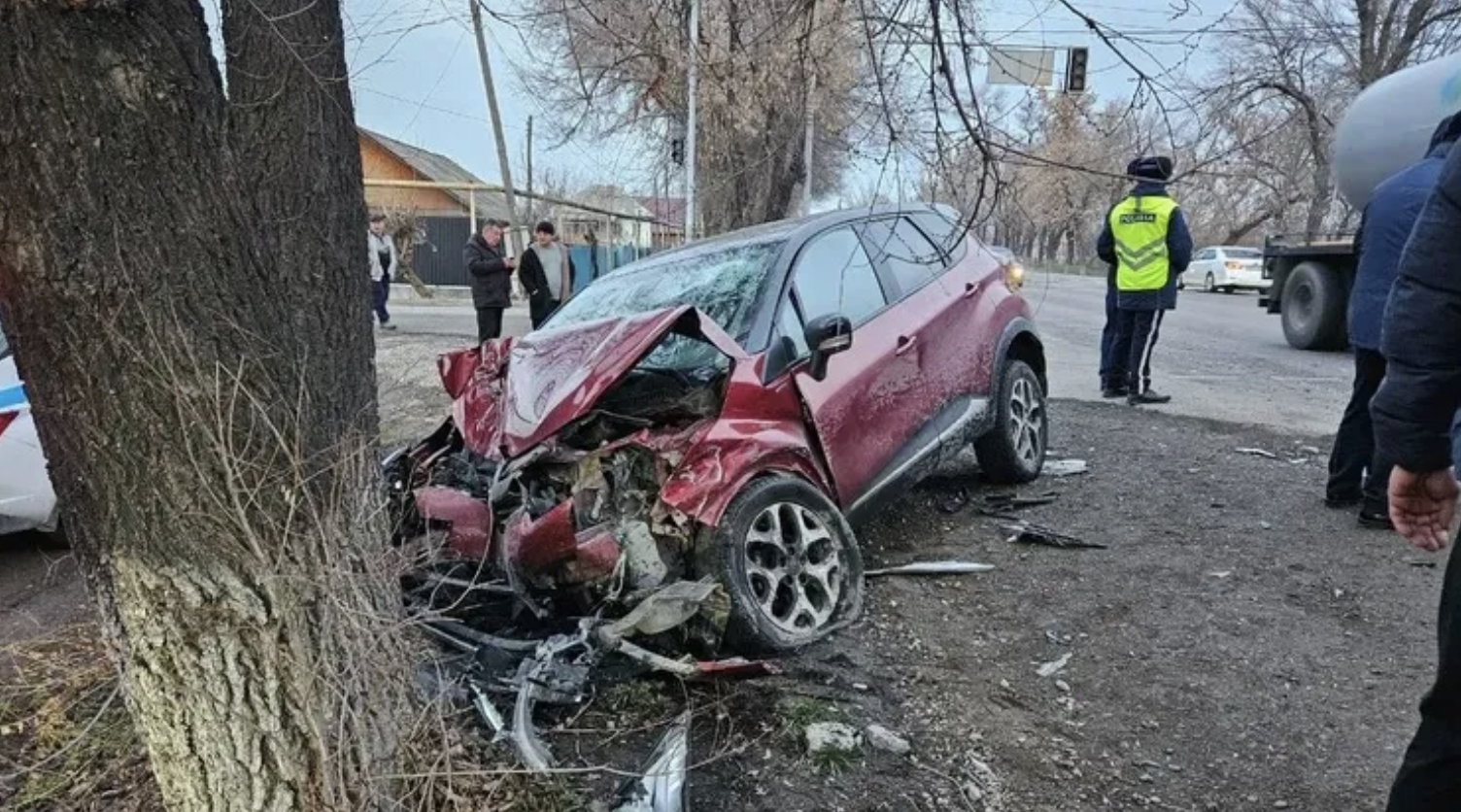 Алматы маңында 2 көлік соғылып, 1 адам қаза тапты