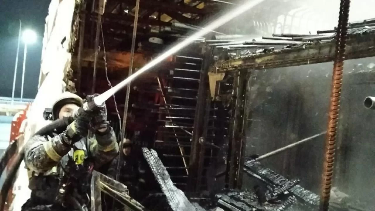 Строящийся мост в Павлодаре снова загорелся 