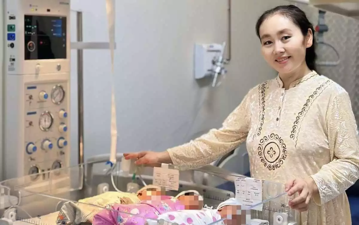 Алматинка родила тройню