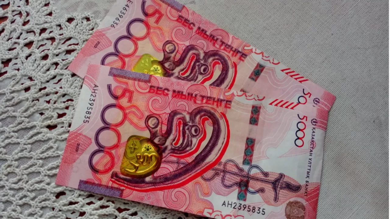 Фальшивые тенге выявляют в Казахстане уже сотнями 