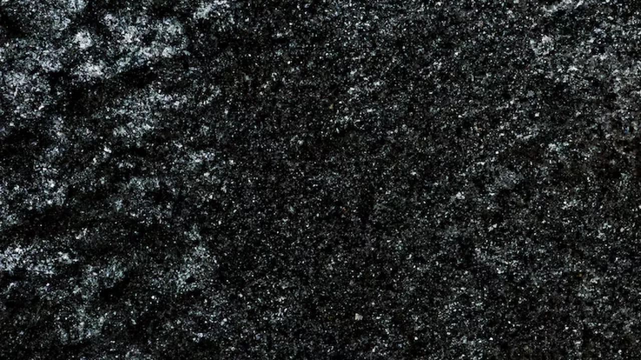 В Темиртау снова выпал черный снег