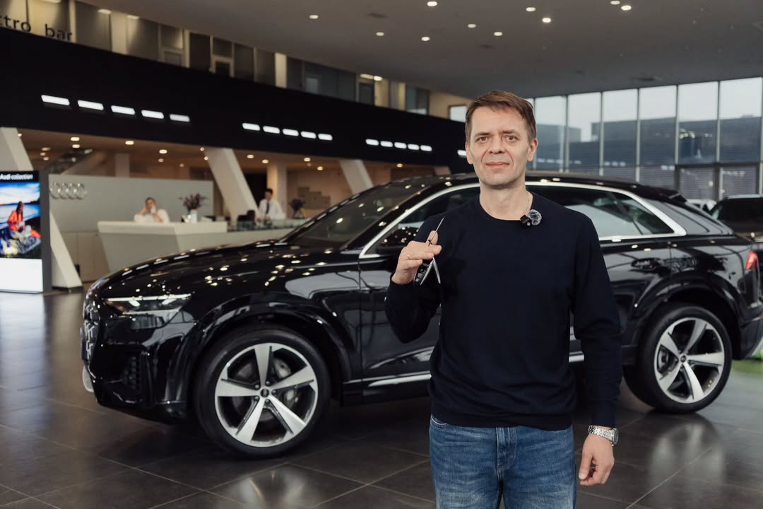 Танымал кәсіпкер Олимпиада чемпионы Михаил Шайдоровтың әкесіне көлік сыйлады 