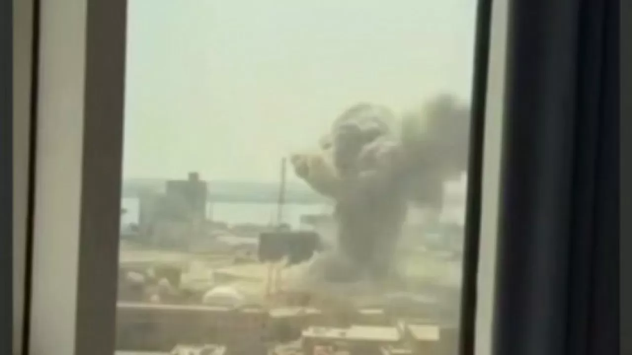 Американский военный снял на видео ракетный удар по базе в Бахрейне